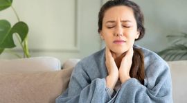 Giải đáp nhanh thắc mắc: Ho rát họng phải làm sao?