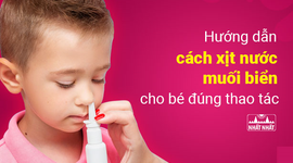 Hướng dẫn cách xịt nước muối biển cho bé đúng thao tác