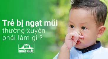 Trẻ bị ngạt mũi thường xuyên phải làm gì?