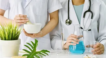Vì sao phần lớn bác sĩ, bệnh nhân chưa tin thuốc Đông y?
