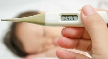 Lời giải đúng nhất cho câu hỏi “Sốt cao nên làm gì?”