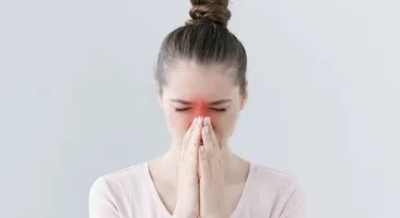 Giải đáp thắc mắc: Viêm mũi dị ứng kiêng ăn gì?