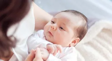 Làm gì khi trẻ sơ sinh 1 tháng tuổi bị nghẹt mũi?
