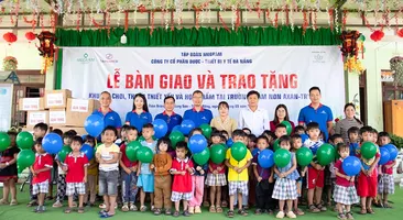 Nhất Nhất đồng hành mang yêu thương đến các em nhỏ có hoàn cảnh khó khăn