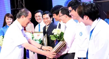Nhất Nhất đoạt kỷ lục Việt Nam và nhận bằng khen của Ủy ban TW Mặt trận Tổ quốc Việt Nam
