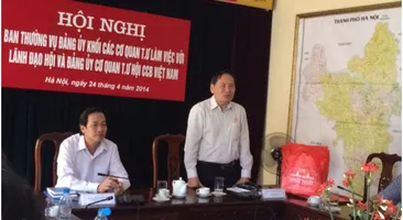 Công ty TNHH Nhất Nhất tặng quà cho các đồng chí Lãnh đạo TW Hội Cựu chiến binh trong Hội nghị Ban thường vụ Đảng ủy khối cơ quan trung ương làm việc với Lãnh đạo Hội và Đảng ủy Cơ quan TW Hội Cựu chiến binh Việt Nam