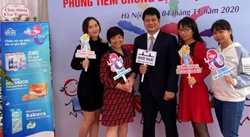 Mừng khai trương TT Tiêm chủng Polyvac Nhất Nhất tặng quà cho bà mẹ &amp; trẻ em