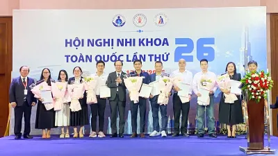 Nhất Nhất gặp gỡ cộng đồng y tế tại Hội nghị Nhi khoa toàn quốc lần thứ 26