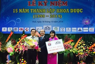 Quỹ học bổng Nhất Nhất trao tặng cho Đại học Y Dược Huế.