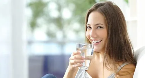 Nước sẽ làm mỏng dịch nhầy và ngăn chặn sự tắc nghẽn gây nghẹt mũi